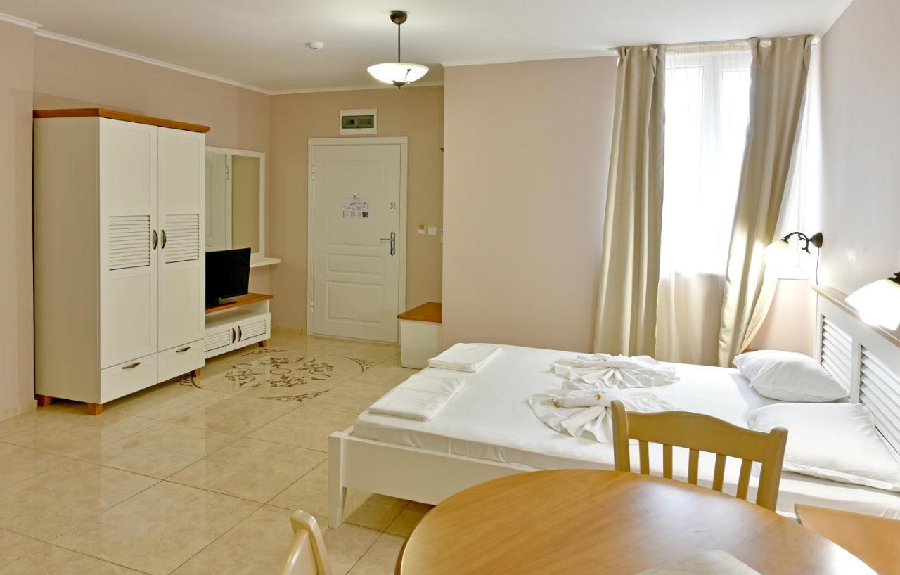 Sirena Palace Family Hotel 奥布佐尔 外观 照片