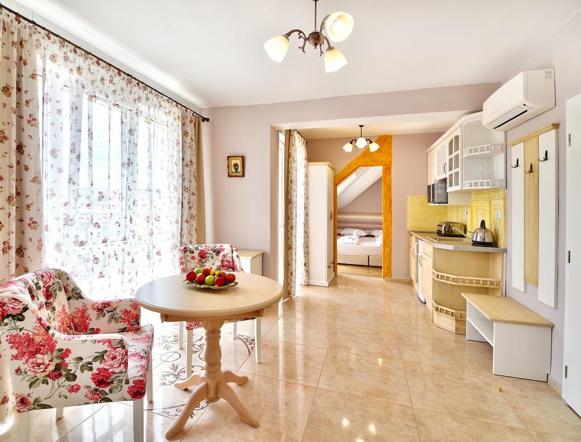 Sirena Palace Family Hotel 奥布佐尔 外观 照片